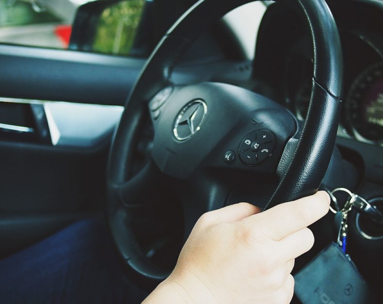 New penalty for drivers caught using mobile phone – The best Bluetooth headsets