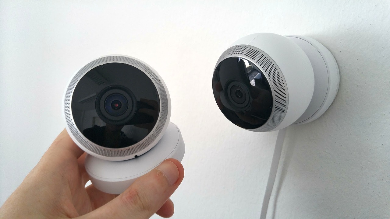 Choosing the Right Surveillance Wired vs. Wireless Home Security